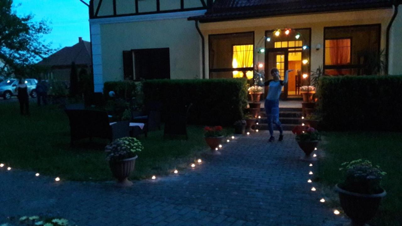 Penzion Pod Orechom Turčianske Teplice Buitenkant foto